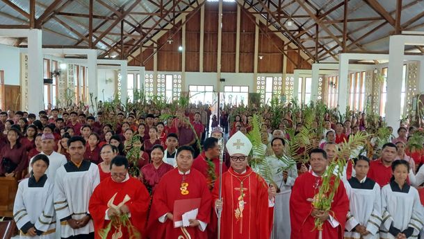 Uskup Maksi Hadir, Minggu Palma Werang Istimewa