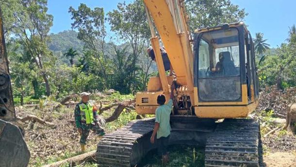 Babinsa Maurole Kawal Keamanan dan Pembangunan Koperasi Desa