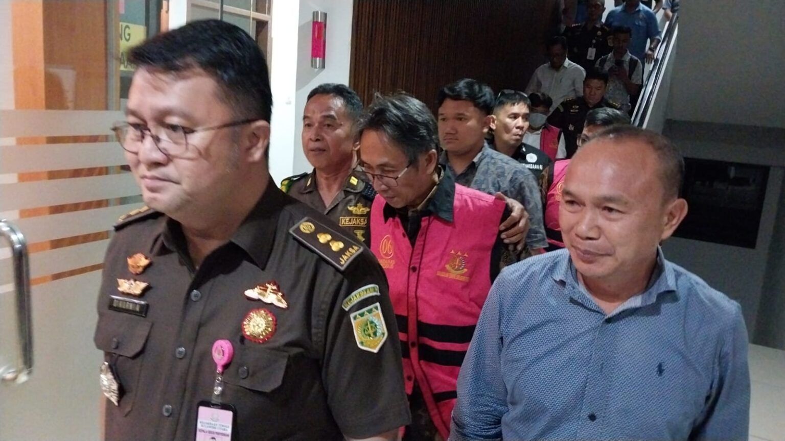 Kejati Sulut menetapkan empat tersangka dalam kasus dugaan korupsi bantuan dana korban erupsi gunung ruang Sitaro.
