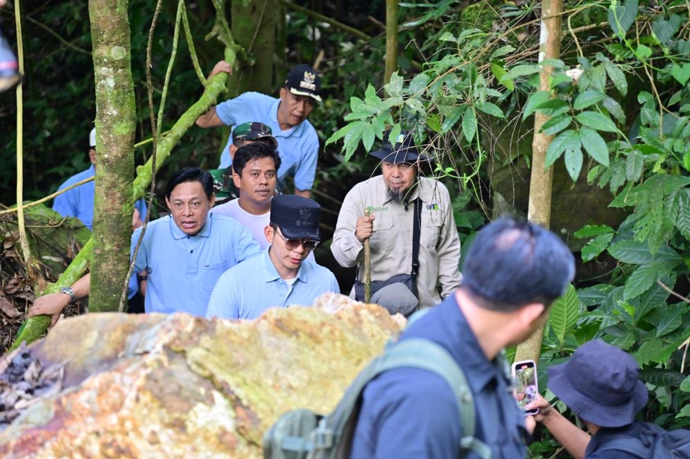 Bupati Egi Tanam Pohon di Lokasi Longsor Rajabasa.jpeg