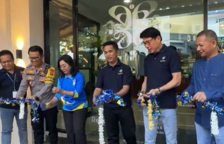 Wali Kota Balikpapan Rahmad Mas'ud resmikan Lapangan Padel Blue Sky Hotel Balikpapan bersama jajaran manajen Blue Sky