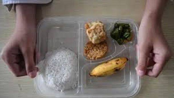 Sepiring Nasi dari Istana  (Menyoal Program Makan Bergizi Gratis)