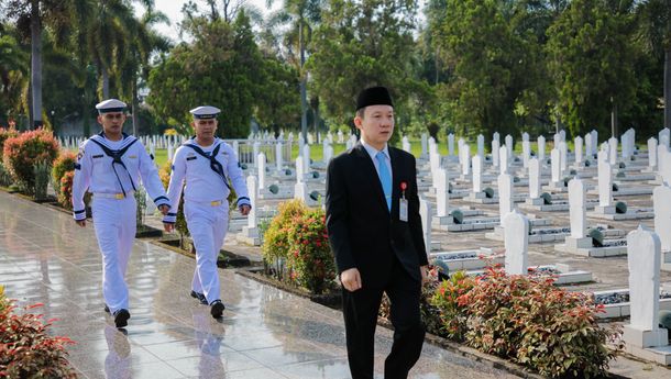 Peringatan HUT Lampung ke-62, Pemprov Tabur Bunga di Makam Pahlawan