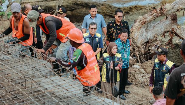 Wagub Jihan Tinjau Perbaikan Jalan Longsor di Tanggamus
