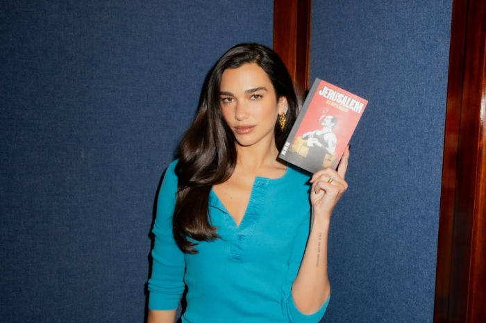 7 Selebriti yang Punya Klub Buku atau Book Club, Tertarik Coba?