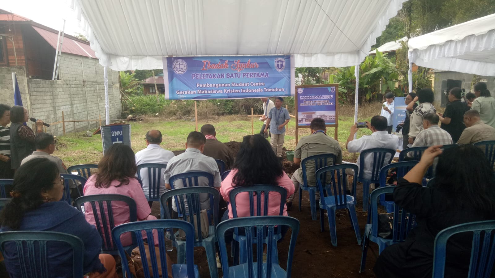 Ibadah syukur peletakan batu pertama pembangunan student center GMKI Tomohon.