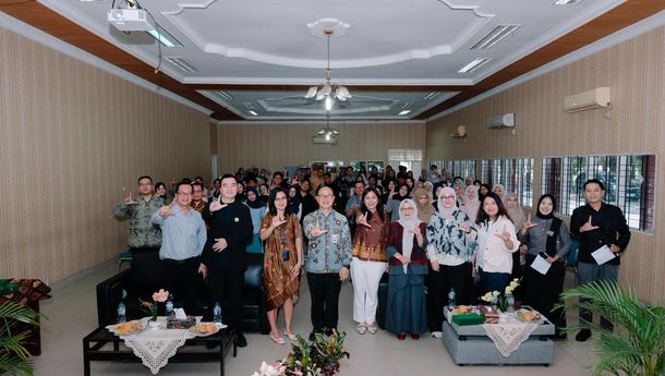 OJK Stop Ratusan Pinjol Ilegal, Edukasi Diperkuat via Pindar Mengajar