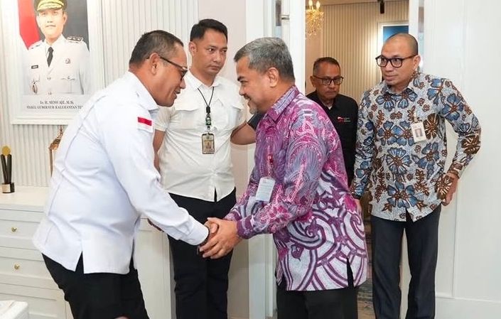 Kepala OJK Kaltimtara Misran Pasaribu bertemu Wagub Kaltim Seno Aji, Rabu, 15 April 2026. (Foto: Adpimprov/ Adi Suseno)