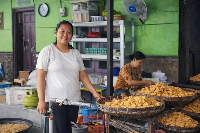 Kisah Nia Anggraini, Perempuan Bangkit Bersama PNM Mekaar dan BRI