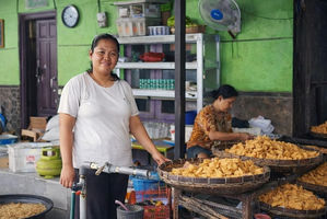 Kisah Nia Anggraini, Perempuan Bangkit Bersama PNM Mekaar dan BRI
