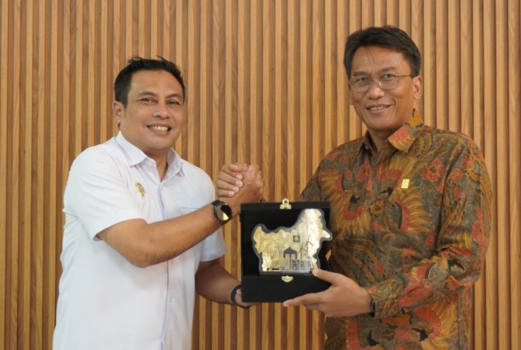 Pertemuan strategis PLN UIP KLT dan BINDA Kalsel terkait proyek listrik.