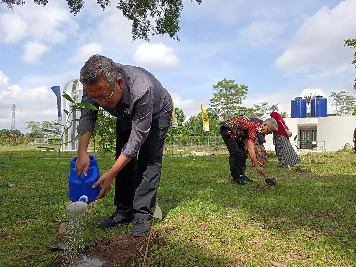 Tanam 197 Pohon, UII Perkuat Komitmen sebagai Kampus Hijau