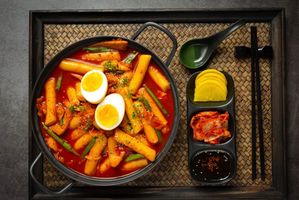 Makanan Korea yang Ikut Viral Setelah Tren Drama Korea: Tteokbokki