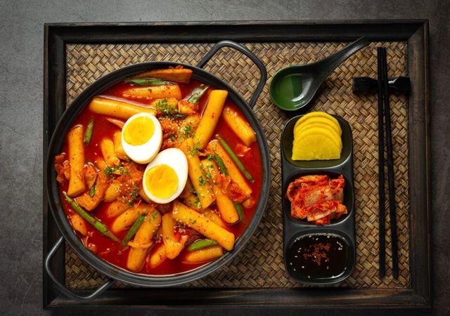Makanan Korea yang Ikut Viral Setelah Tren Drama Korea: Tteokbokki