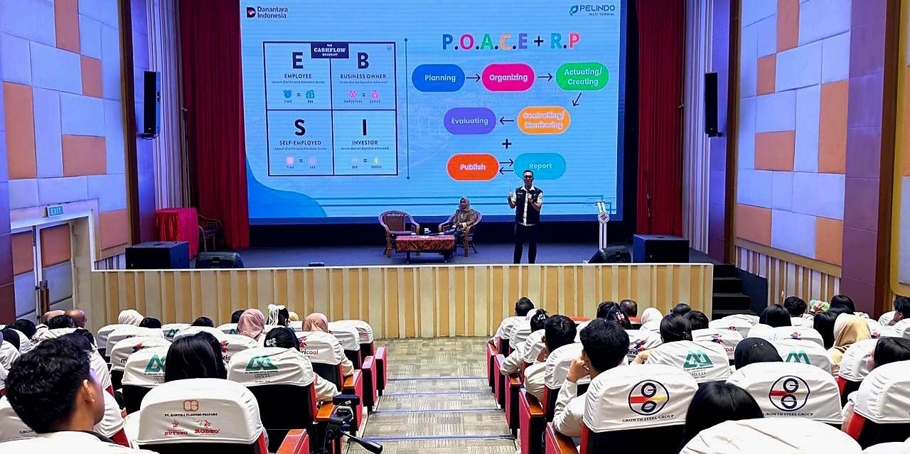 

Senior Vice President Sekretariat Perusahaan SPMT Finan Syaifullah menjadi pembicara utama di kuliah umum bertema CSR yang diselenggarakan Universitas Satya Bhinneka Medan