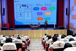   Senior Vice President Sekretariat Perusahaan SPMT Finan Syaifullah menjadi pembicara utama di kuliah umum bertema CSR yang diselenggarakan Universitas Satya Bhinneka Medan