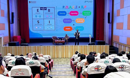   Senior Vice President Sekretariat Perusahaan SPMT Finan Syaifullah menjadi pembicara utama di kuliah umum bertema CSR yang diselenggarakan Universitas Satya Bhinneka Medan