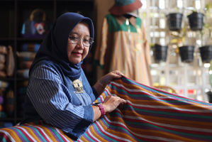 BRI Perkuat UMKM Tenun Lurik ‘Diopeni’ Lewat Pembinaan dan Permodalan