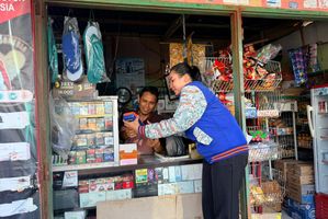 Mantri BRI di Sultra Ini Tangguh Layani Masyarakat Meski Hadapi Medan yang Sulit