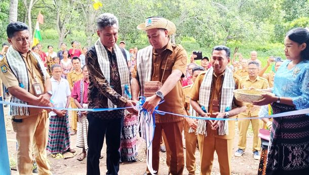 Bupati Sikka Resmikan SMPN Henga, Dorong Semangat Baru