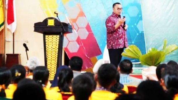 Demokrasi Layu, Keadilan Menyusut: Suara Sudirman Said di Ledalero