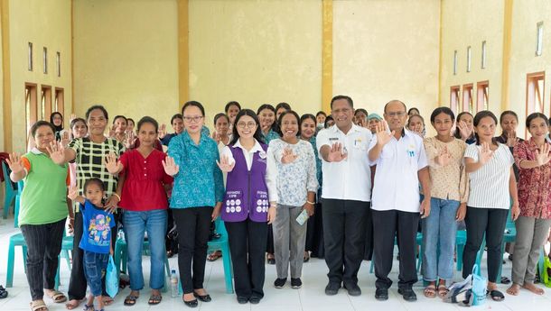 Ketua TP PKK Sikka Sosialisasikan 6 SPM Posyandu di Magepanda