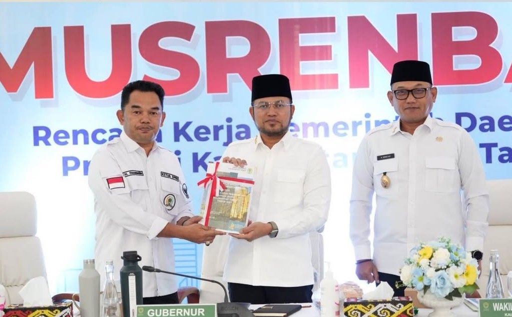 Gubernur Kaltim Rudy Mas’ud paparkan data transformasi ekonomi di Musrenbang 2027. (Sumber: Adpimprov)