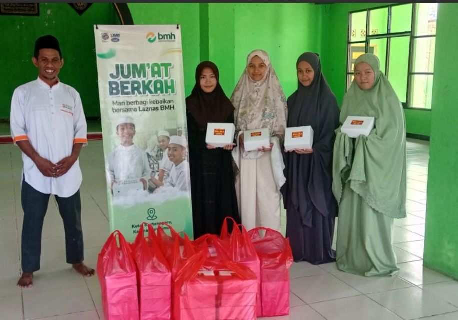 Aksi sosial ini menyasar santri di Pondok Pesantren Al-Munawwarah Bukit Biru dan Panti Asuhan Ash-Sidieq di wilayah Tenggarong. (Sumber: BMH)