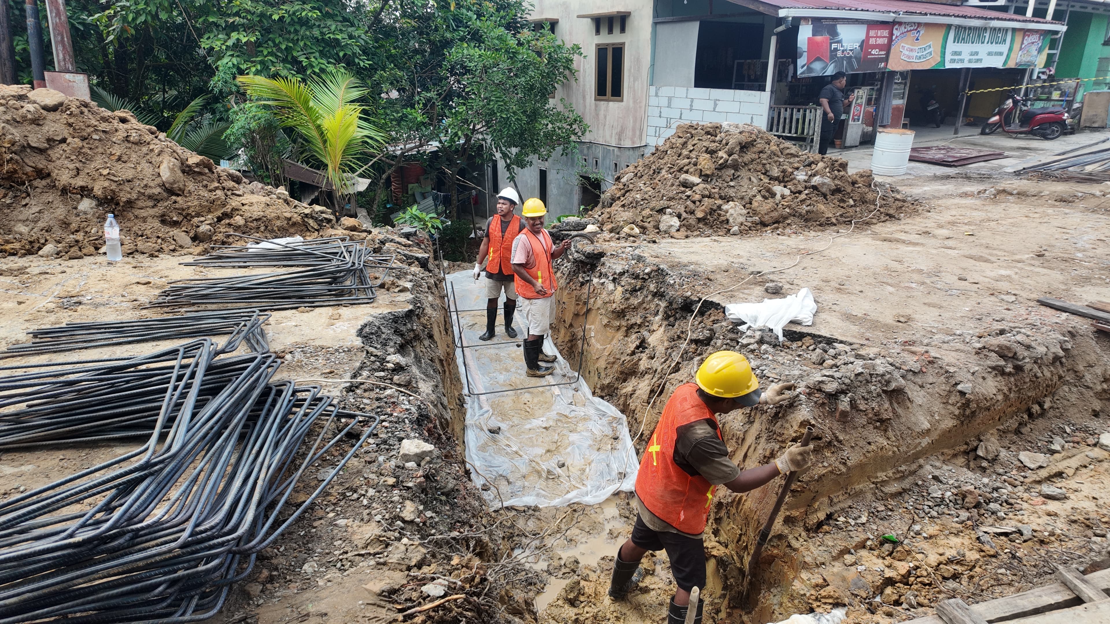 DPU Balikpapan mulai perbaikan Jalan Ksatriaan KM 8 dengan pembenahan drainase dan pengecoran