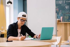 Rekomendasi Jurusan Kuliah Terbaik yang Relevan dengan AI