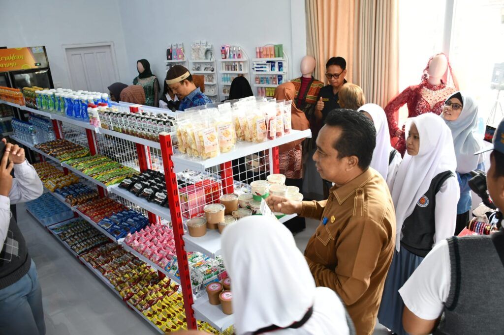 Minimarket di SMAN 1 Sangatta Selatan hasil kerja sama dengan PT KPC. 