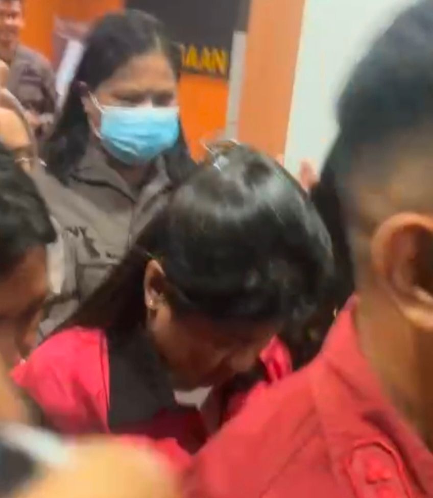 Bupati Sitaro, Chyntia Kalangit resmi ditahan Kejati Sulut.