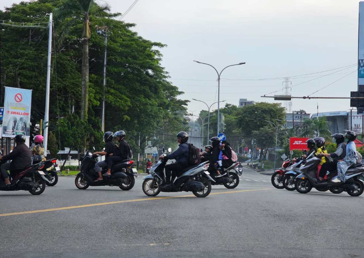 Jumlah penduduk Kalimantan Timur berdasarkan SUPAS 2025 mencapai 4,05 juta jiwa. Meski bertambah, laju pertumbuhan penduduk Kaltim melambat menjadi 1,52 persen per tahun.