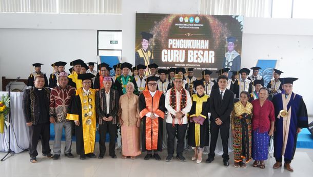 Unika Ruteng Kukuhkan Prof. Maksi Regus dan Prof. Sabina Ndiung Jadi Guru Besar