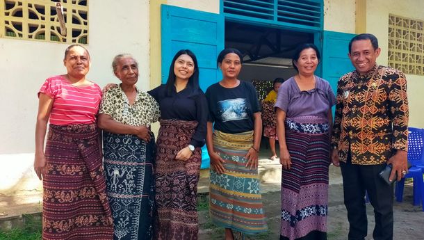 Ketua Dekranasda Sikka Hadirkan Solusi Pemasaran Tenun Ikat Lewat NTT Mart