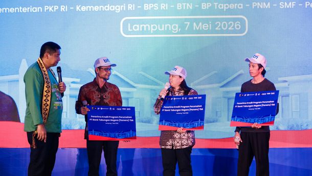 Menteri PKP Serahkan Bantuan Kredit Perumahan di Lampung