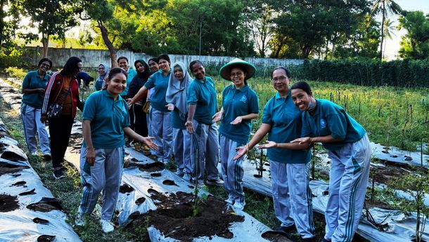 Ketua TP PKK Sikka Kembangkan Kebun Gizi Keluarga