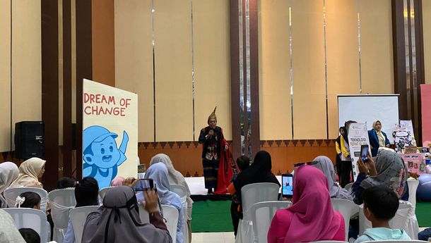  Jarwo Songha Pentas Dongeng dalam Gelaran Say WaWay Kota Metro 2026