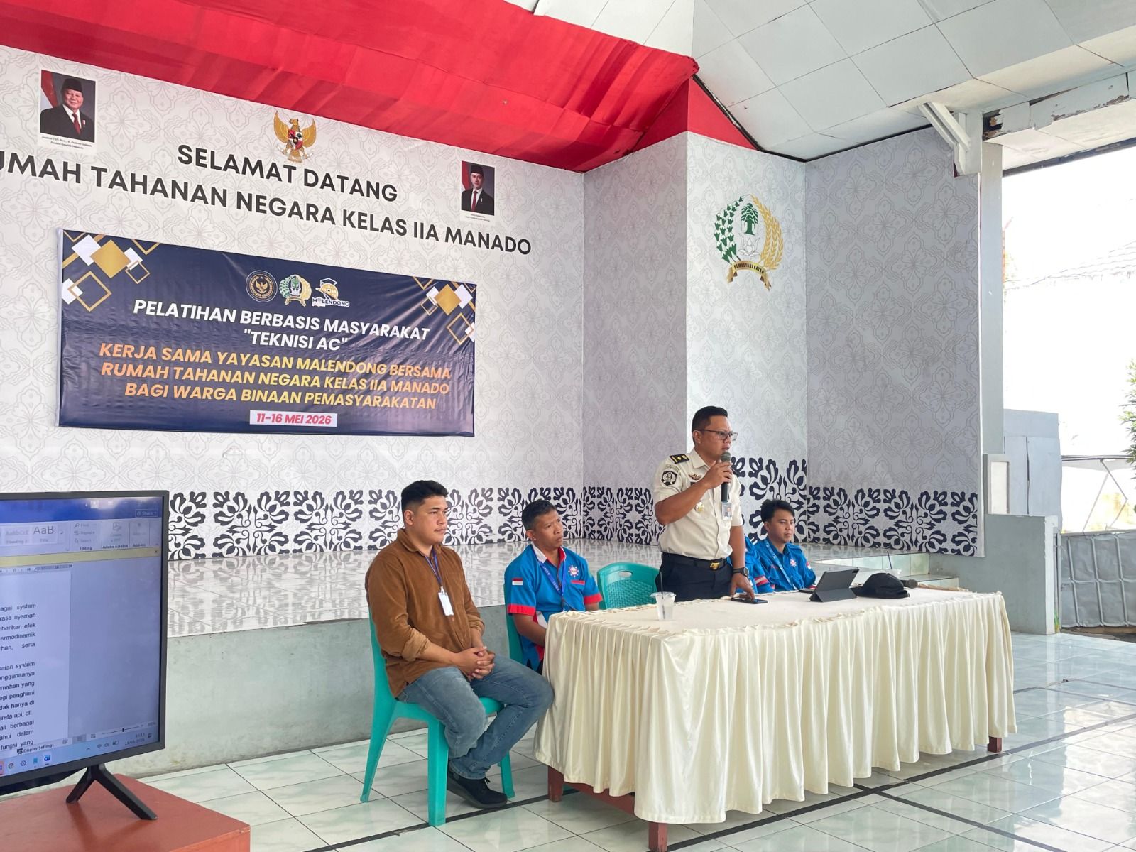 Kasubsi Bimbingan Kegiatan, Wahyono membukan pelatihan kemandirian di Rutan Manado.