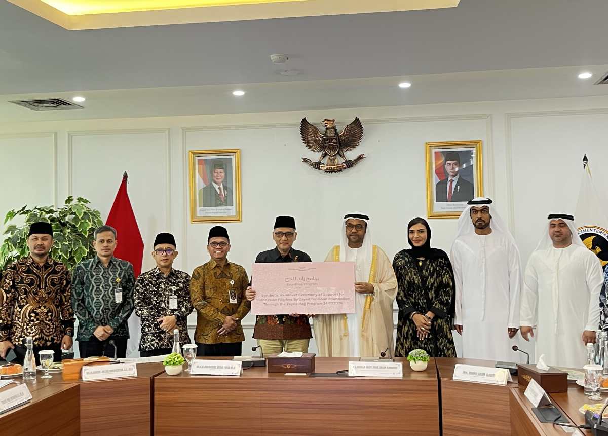 Pemerintah Uni Emirat Arab melalui Zayed Foundation menyalurkan bantuan Rp3,3 miliar untuk 162 jemaah haji Indonesia 2026.