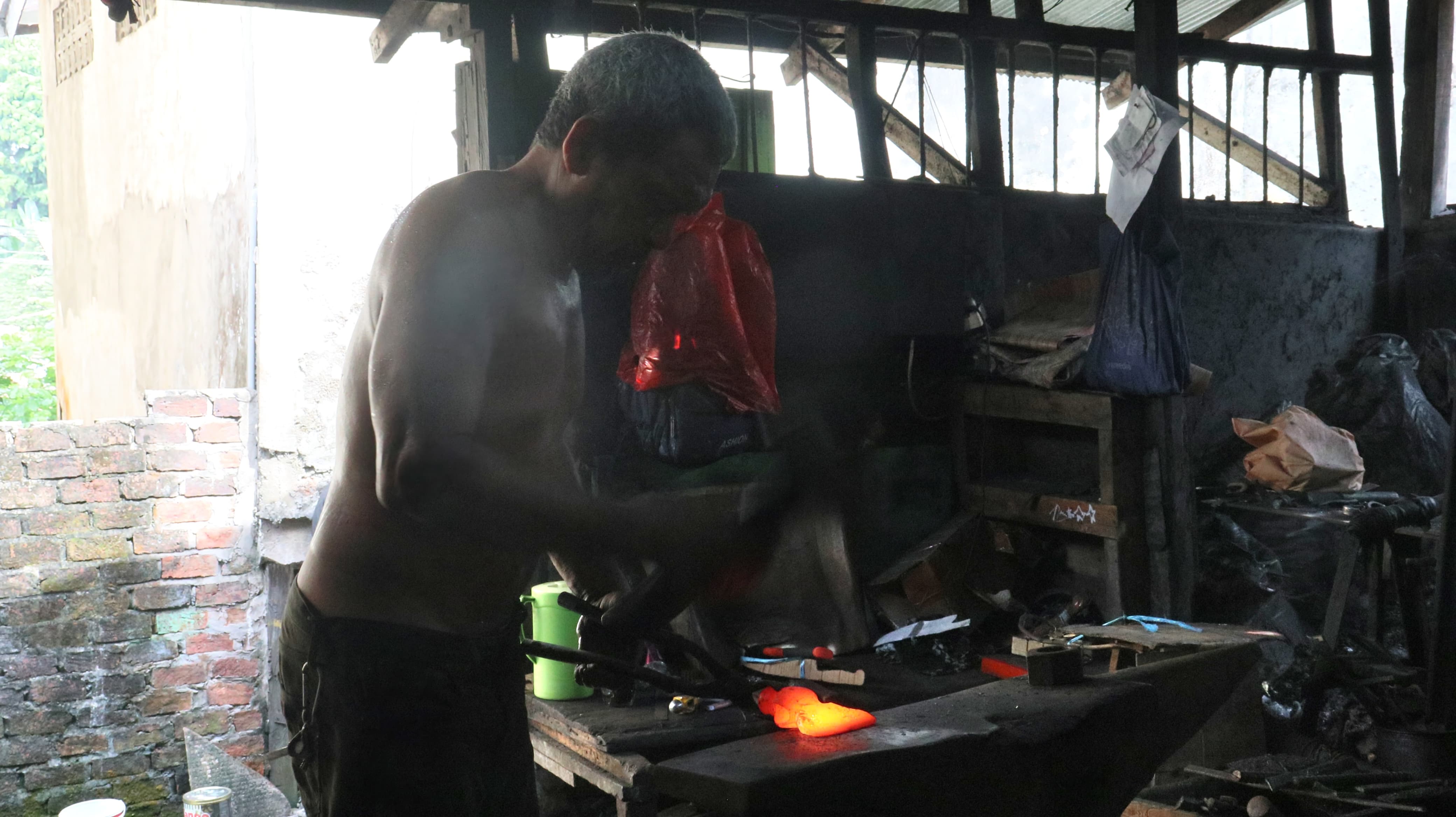 Dulu Laris Jelang Kurban, Kini Pandai Besi Balikpapan Sepi Order 