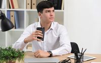Tren Coffee Badging: Datang ke Kantor Cuma Minum Kopi