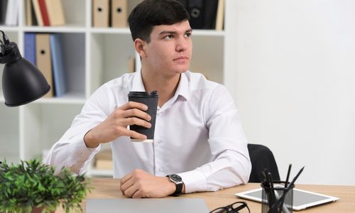 Tren Coffee Badging: Datang ke Kantor Cuma Minum Kopi