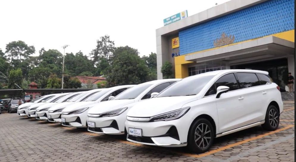 Puluhan armada EV PLN UID Lampung memperkuat komitmen menghadirkan operasional yang efisien dan berkelanjutan.jpeg