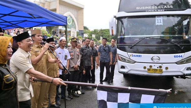 413 Jemaah Calon Haji Lamsel Diberangkatkan, Bupati Pesan Jaga Kesehatan