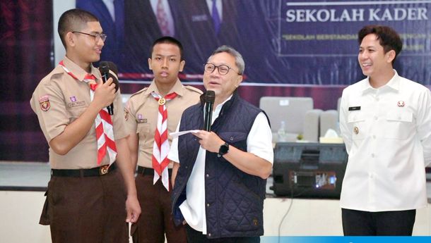 Kunjungi SMA Kebangsaan, Zulkifli Hasan Tekankan Pentingnya Disiplin