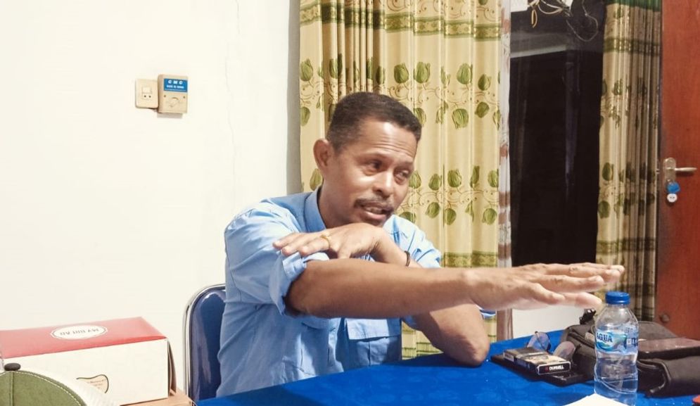 Direktur Perumda Air Minum Wair Puan, Fransiskus Laka,.jpg