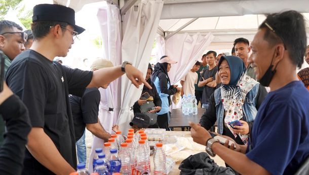 Bupati Egi Tinjau dan Belanja di Tenant UMKM IDS Sumatra 2026