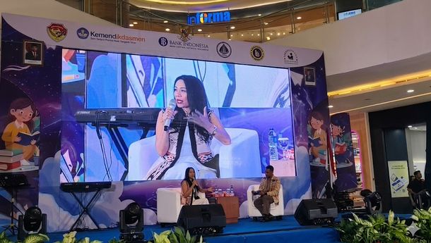 Dee Lestari Ajak Kaum Muda NTT Cintai Literasi di World Book Day 2026 Kupang