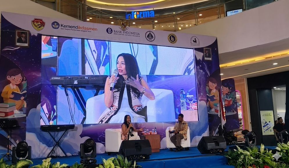 dee lestari.jpg